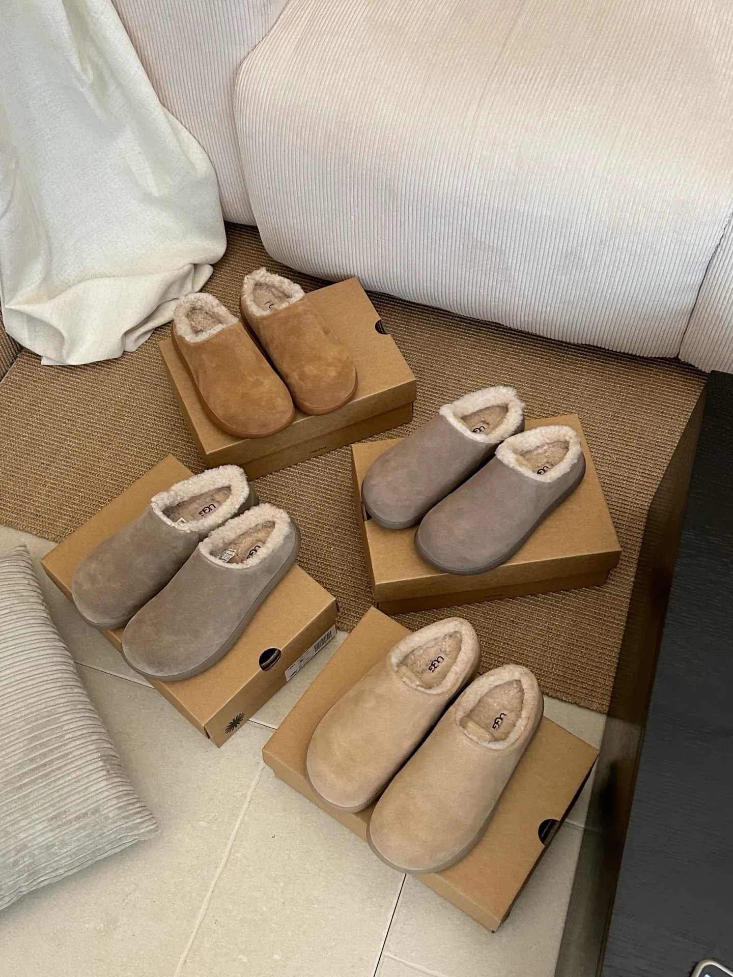 💰440 Ugg Couple Little Potato Half Pack Slippers Upgraded version of popular style Perfect fit the row style Mule slippers Simple and elegant style Versatile and old money Size: 35 - 44